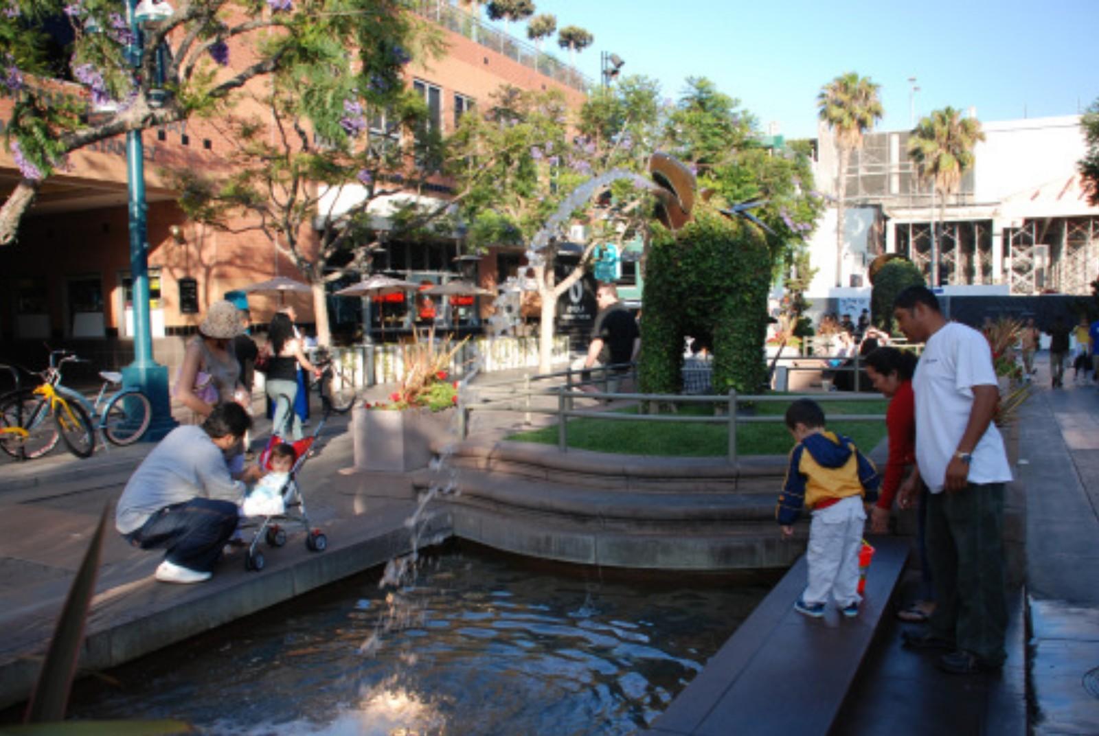 /Files/PROJECT_FILE/c54e3744-8bc4-4ec6-8f91-9203b4dd4a0a/THIRD STREET PROMENADE Santa Monica.jpg